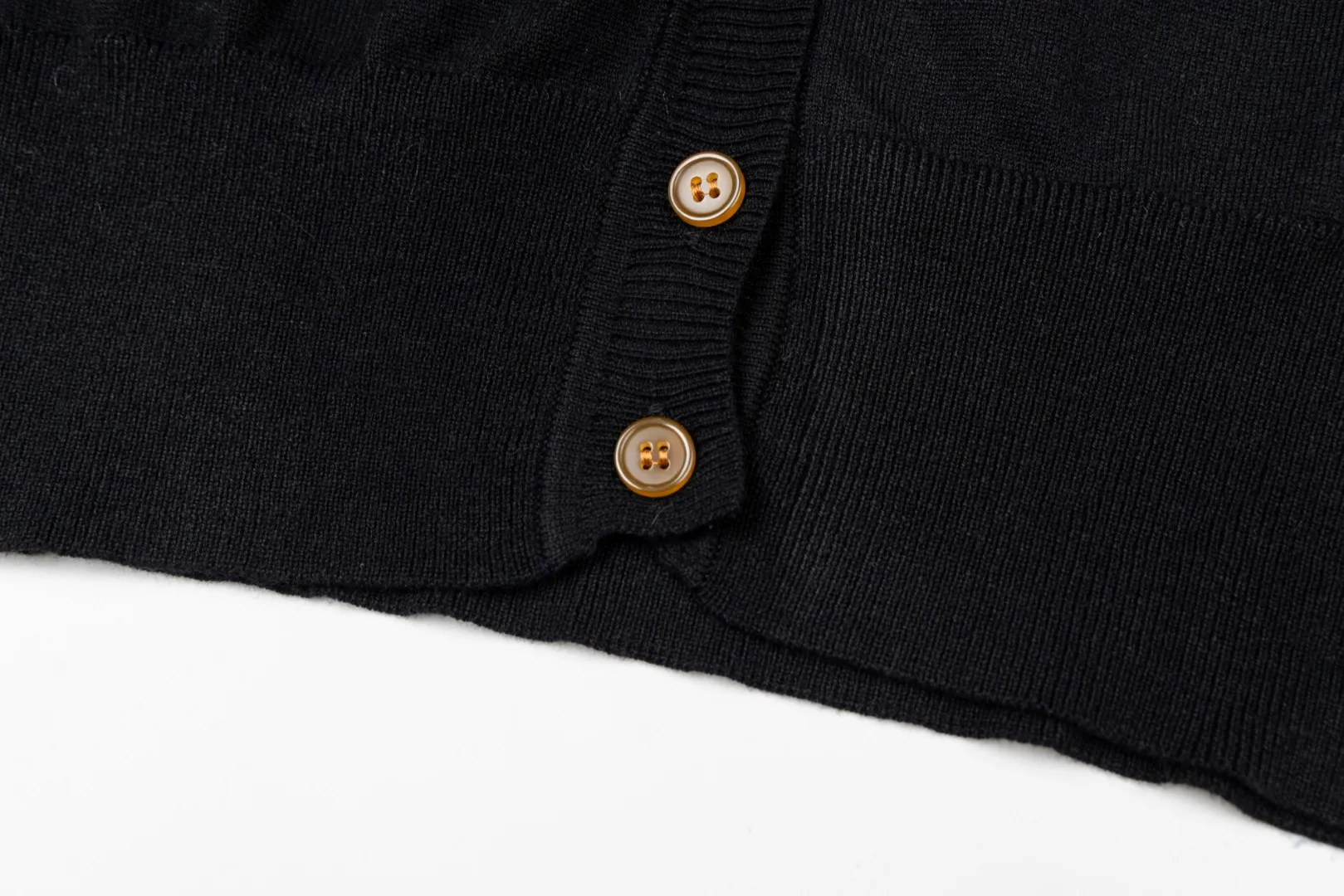 VIVI198# vivienne west wood 25FW new Tokyo red label cardigan, classic and versatile, looks taller and slimmer Size: 1 size (85-110 catties) 2 size (110-130 catties) 3 size (130-150 catties) Color: Gray Apricot Black